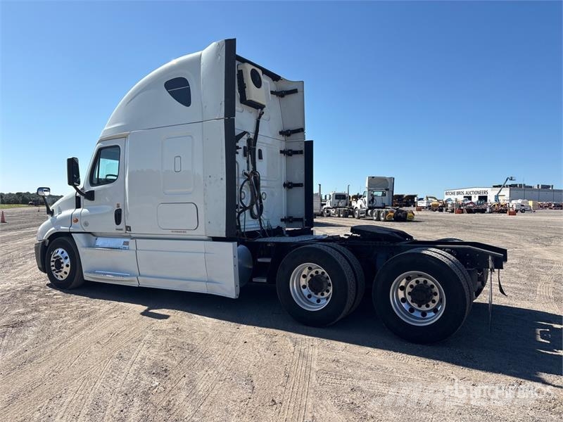 Freightliner Cascadia 125 T/A Sleeper Truck Tractor Vilcēji