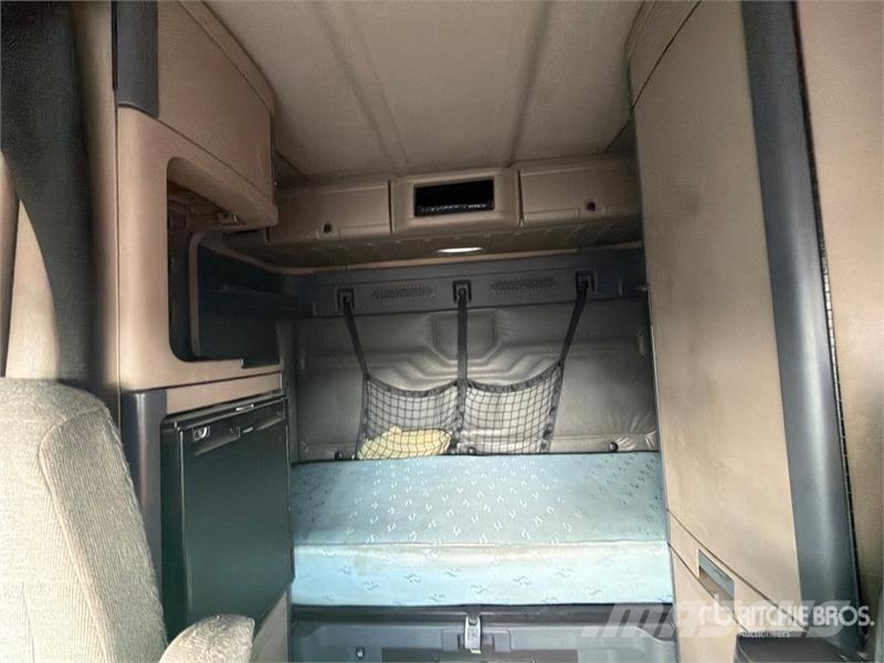 Freightliner Cascadia 125 6x4 T/A Sleeper Truck Tractor Vilcēji