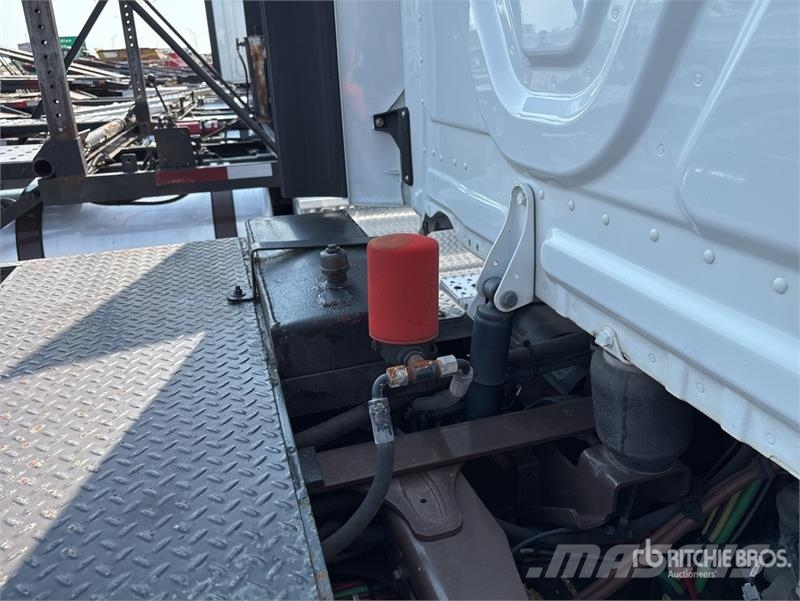 Freightliner Cascadia 113 Camiones portacoches