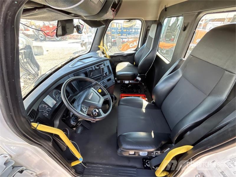 Freightliner Cascadia 126 Седельные тягачи