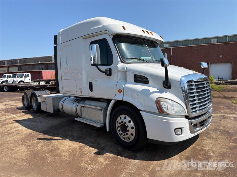 Freightliner Cascadia 113 6x4 Sleeper Car Carrier Truck Camiones portacoches