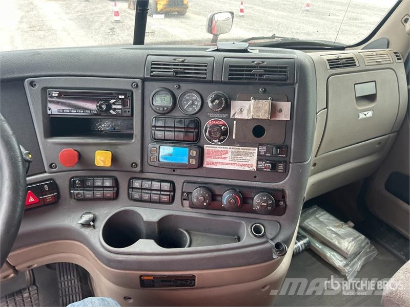 Freightliner Cascadia 125 6x4 T/A Sleeper Truck Tractor Sattelzugmaschinen