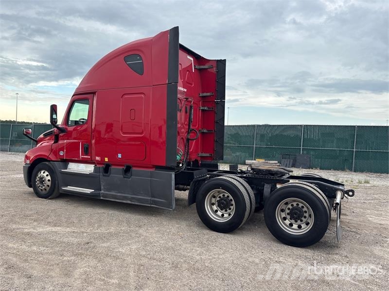 Freightliner Cascadia 126 6x4 T/A Sleeper Truck Tractor Cavalos mecânicos