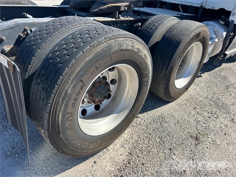 Freightliner Cascadia 126 6x4 T/A Sleeper Truck Tractor Седельные тягачи