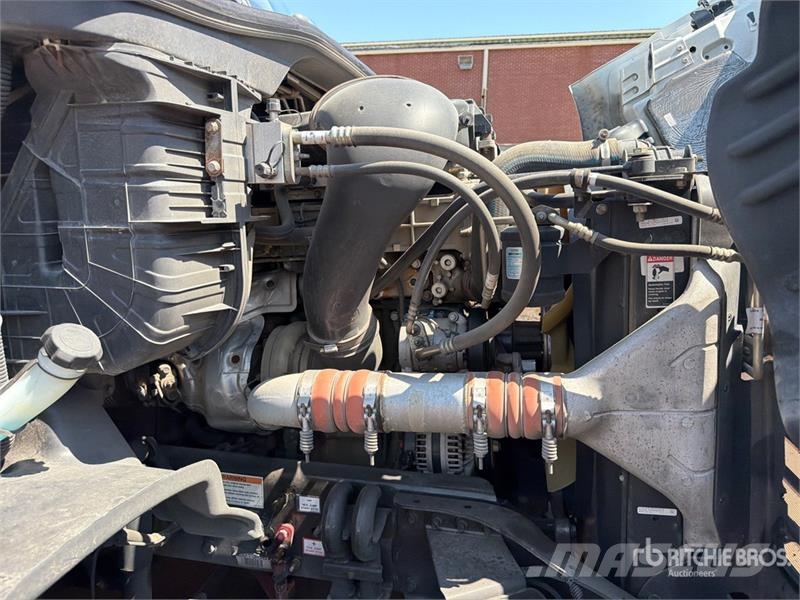 Freightliner Cascadia 113 6x4 Sleeper Car Carrier Truck Trasportatore per veicoli