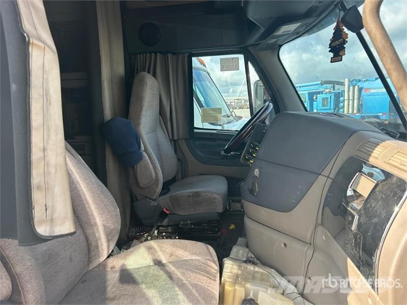 Freightliner Cascadia 125 6x4 T/A Sleeper Truck Tractor (Inoper وحدات الجر