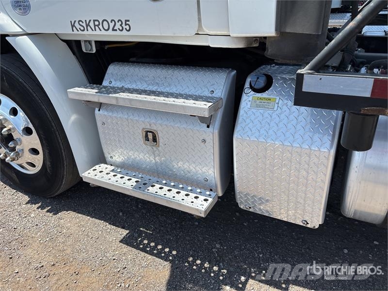Freightliner Cascadia 113 Camiones portacoches