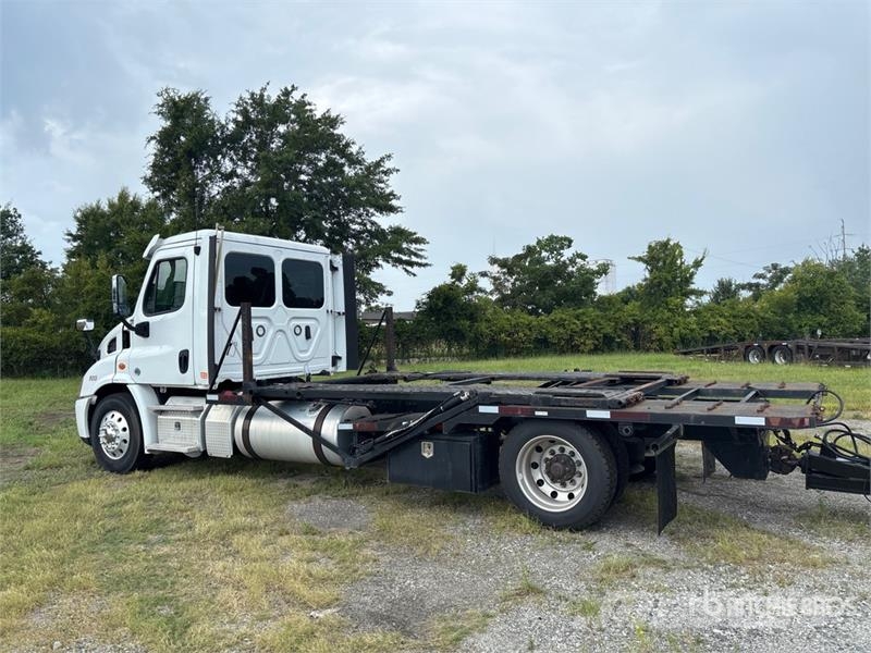 Freightliner Cascadia 113 Camiones portavehículos