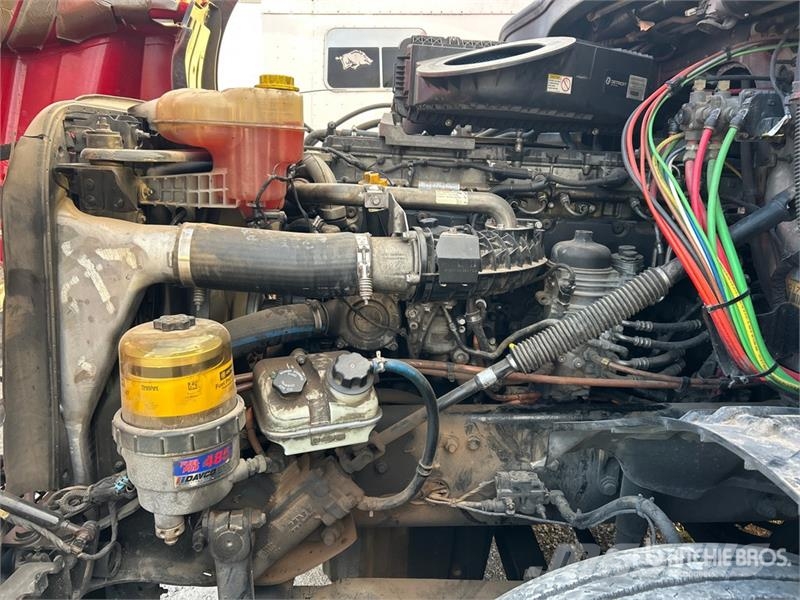 Freightliner Cascadia 6x4 T/A Sleeper Truck Tractor (Inoperable Trekkvogner