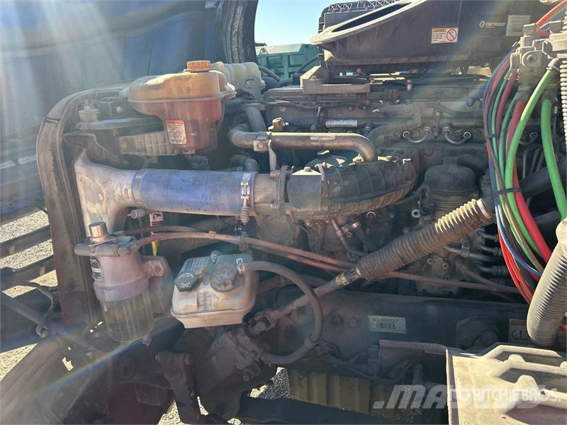 Freightliner Cascadia 126 6x4 T/A Sleeper Truck Tractor Tegljači