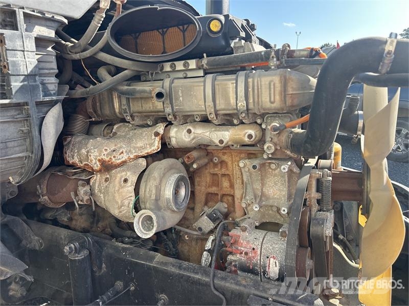 Freightliner Cascadia 125 6x4 T/A Sleeper Truck Tractor (Inoper Nyergesvontatók