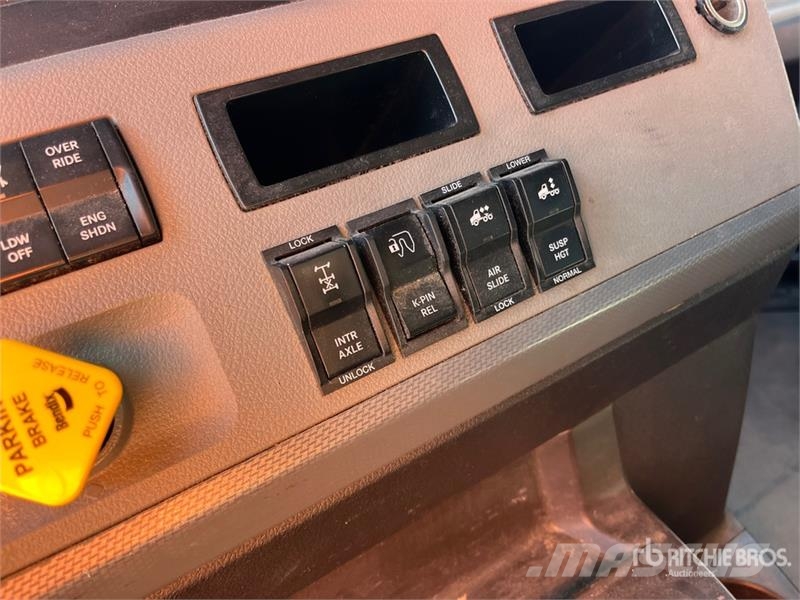 Freightliner Cascadia 126 Autotractoare
