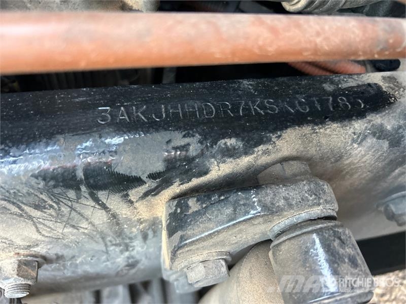 Freightliner Cascadia 6x4 T/A Sleeper Truck Tractor (Inoperable Trekkvogner