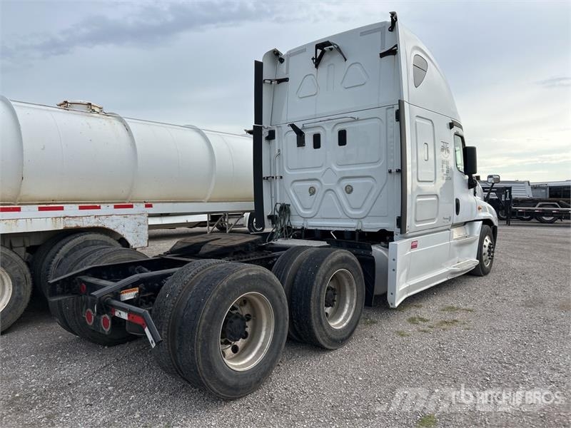 Freightliner Cascadia 125 6x4 T/A Sleeper Truck Tractor 曳引機組件
