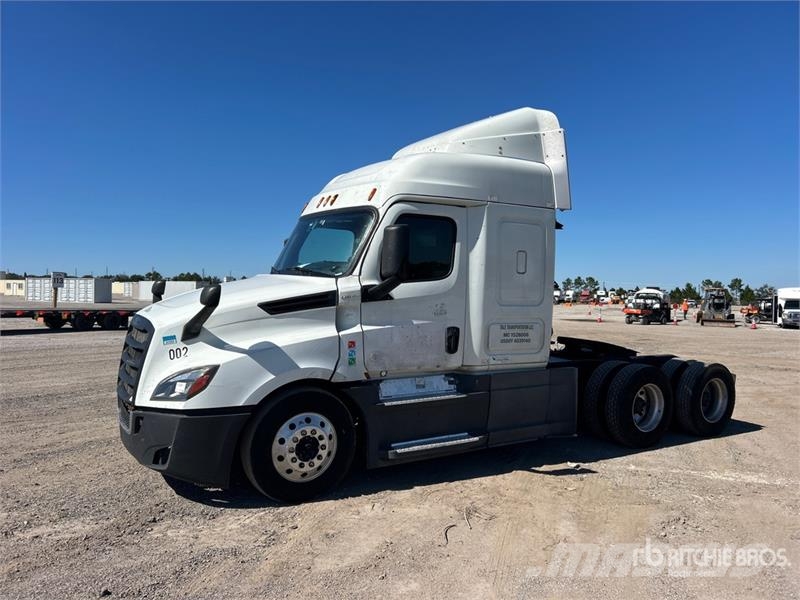 Freightliner Cascadia 126 6x4 T/A Sleeper Truck Tractor Седельные тягачи