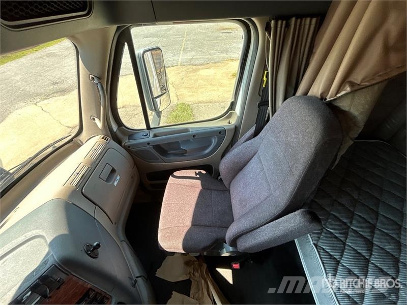 Freightliner Cascadia 113 6x4 Sleeper Car Carrier Truck Autotransporter