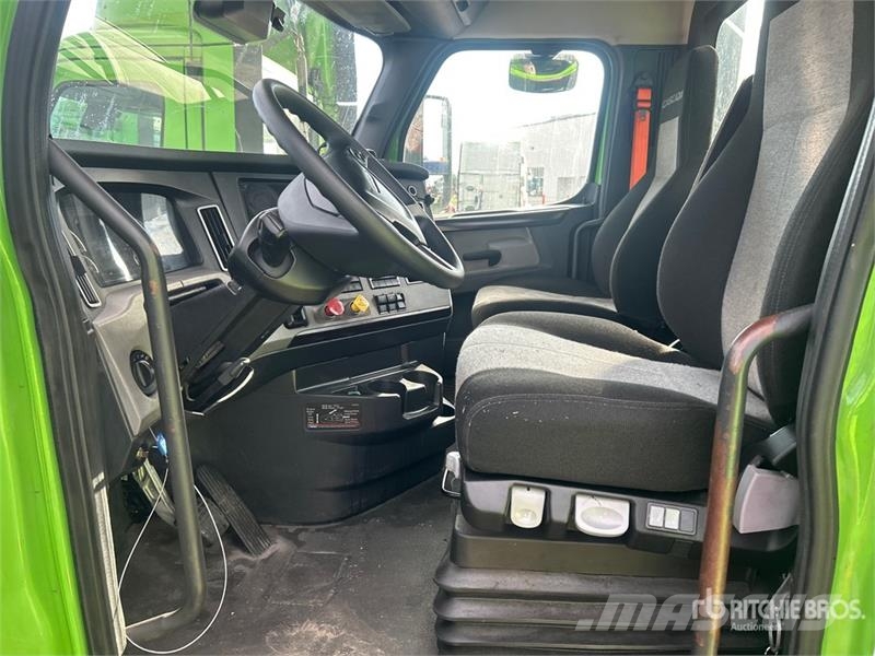 Freightliner Cascadia 116 Trekkers
