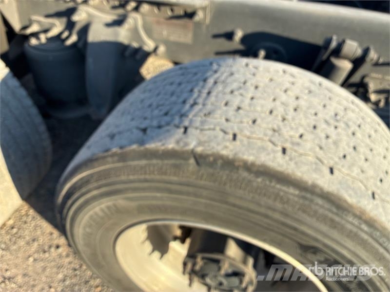 Freightliner Cascadia 125 6x4 T/A Sleeper Truck Tractor Vilcēji