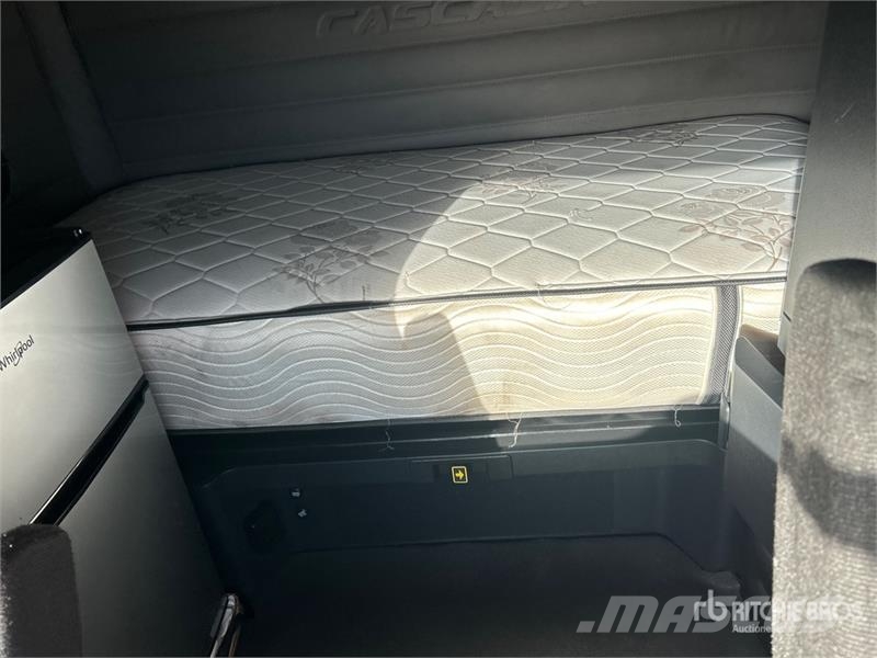 Freightliner Cascadia 126 6x4 T/A Sleeper Truck Tractor Prime Movers