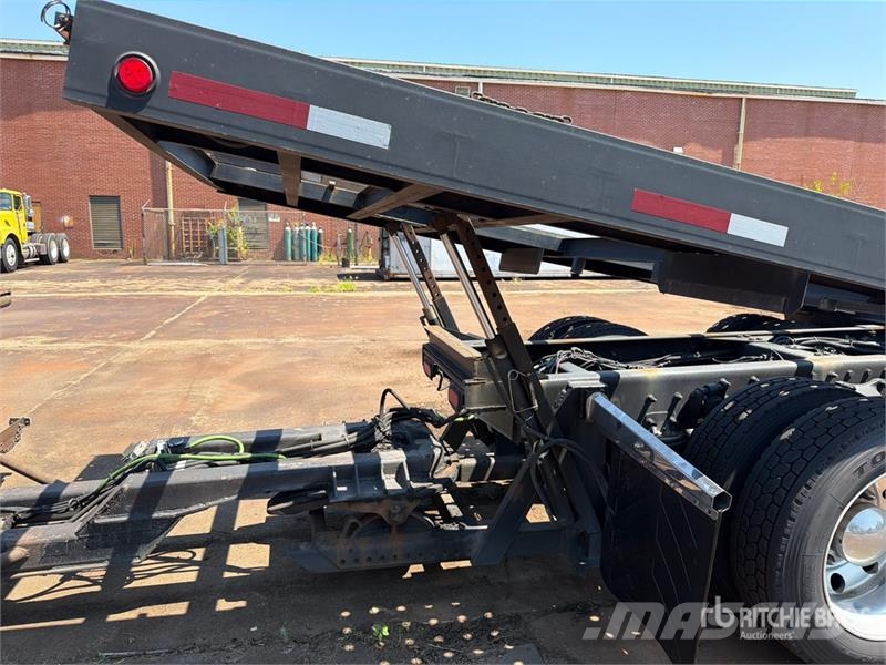 Freightliner Cascadia 113 6x4 Sleeper Car Carrier Truck Trasportatore per veicoli