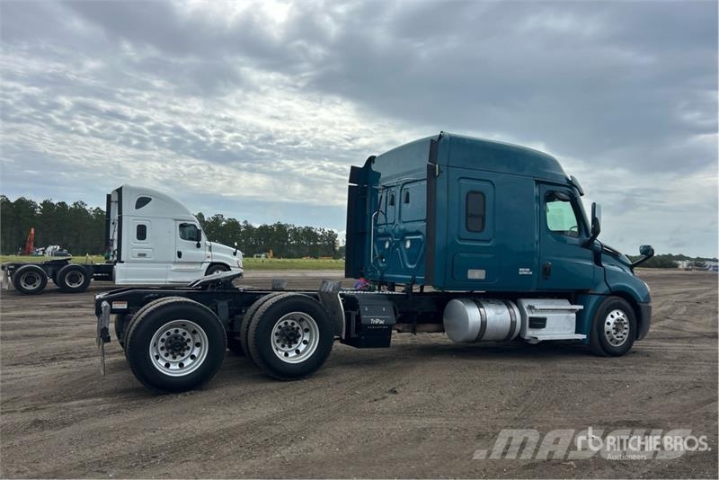 Freightliner Cascadia 126 6x4 T/A Sleeper Truck Tractor Vilcēji
