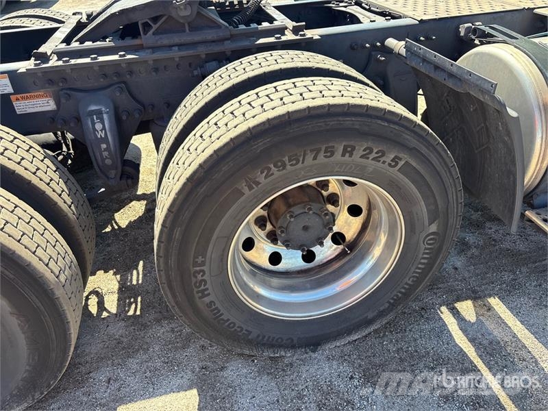 Freightliner Cascadia 116 曳引機組件