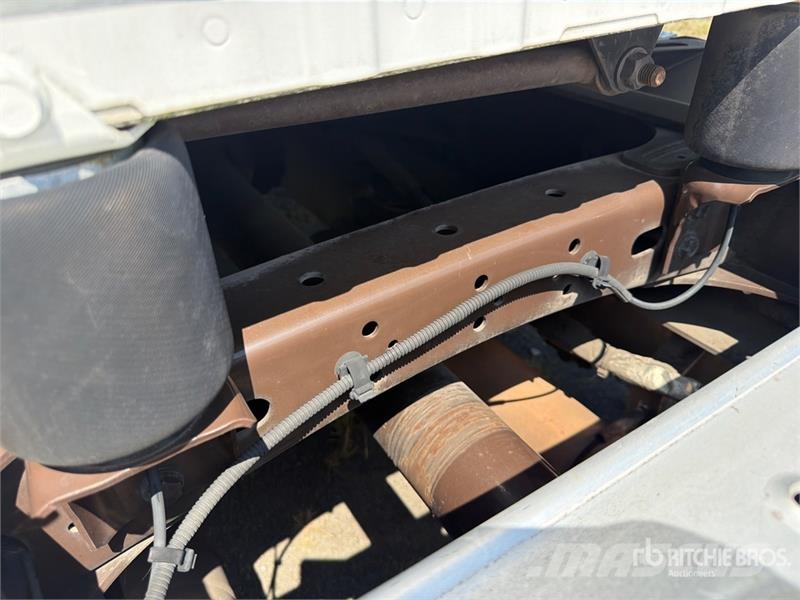 Freightliner Cascadia 113 6x4 Sleeper Car Carrier Truck Camiones portacoches
