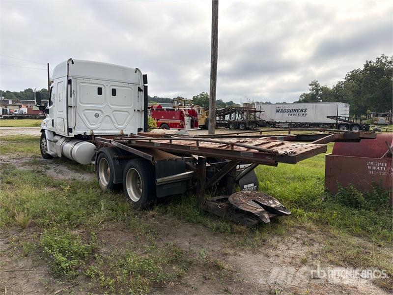 Freightliner Cascadia 113 6x4 Sleeper Car Carrier Truck Trasportatore per veicoli
