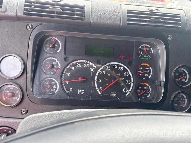 Freightliner Cascadia 125 6x4 T/A Sleeper Truck Tractor Tegljači
