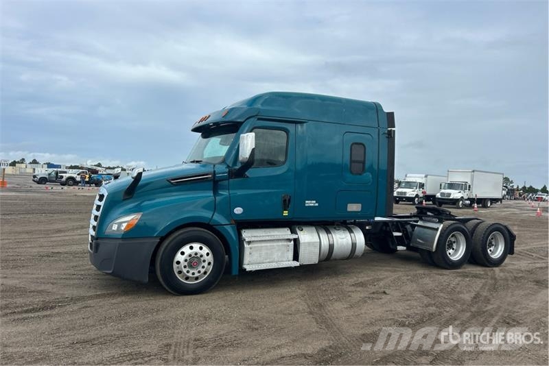 Freightliner Cascadia 126 6x4 T/A Sleeper Truck Tractor Vilcēji