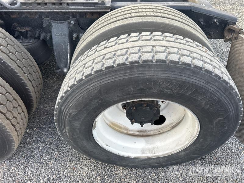 Freightliner Cascadia 125 6x4 T/A Sleeper Truck Tractor Vilcēji
