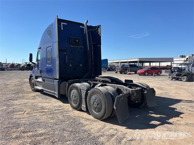 Freightliner Cascadia 126 6x4 T/A Sleeper Truck Tractor Tegljači
