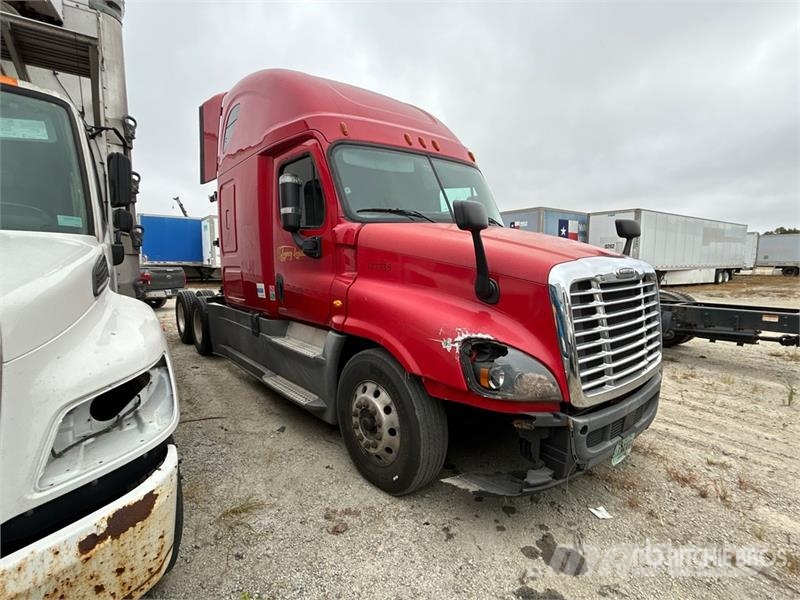 Freightliner Cascadia 125 6x4 T/A Sleeper Truck Tractor (Inoper Влекачи