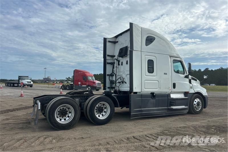 Freightliner Cascadia 126 6x4 T/A Sleeper Truck Tractor Vilcēji