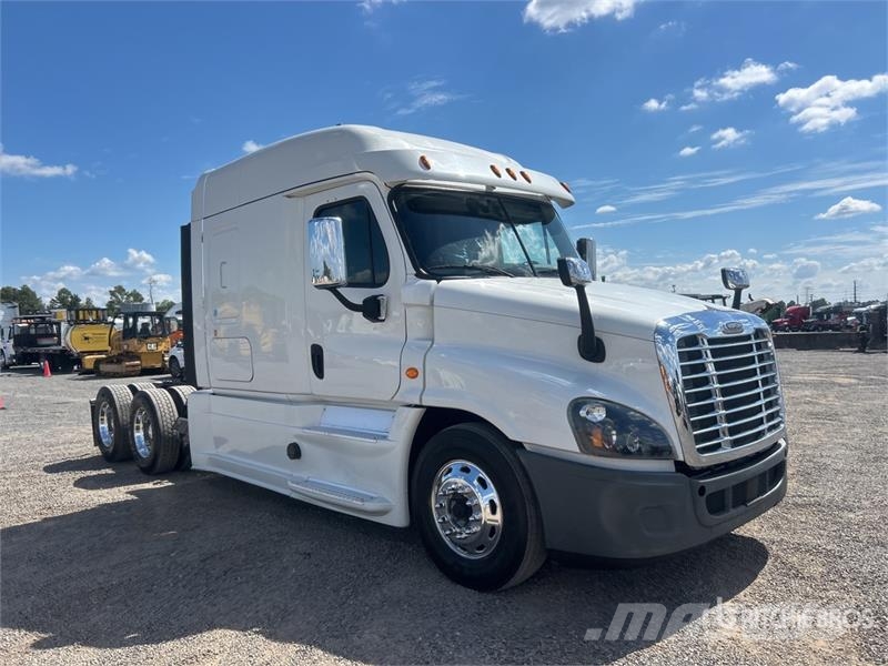 Freightliner Cascadia 125 6x4 T/A Sleeper Truck Tractor Nyergesvontatók