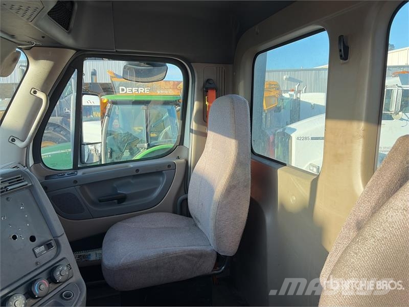 Freightliner Cascadia 113 Vetopöytäautot