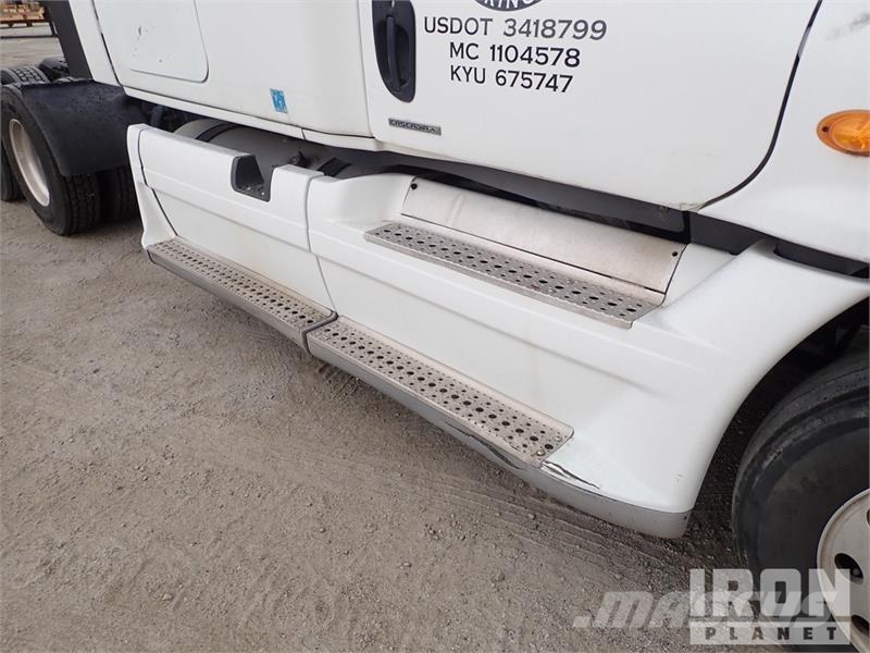 Freightliner Cascadia 125 6x4 T/A Sleeper Truck Tractor Vilcēji
