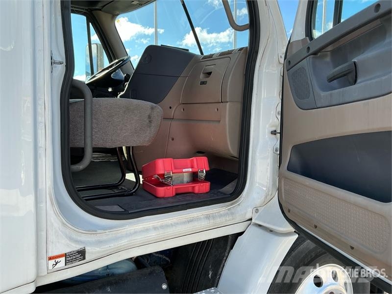 Freightliner Cascadia 113 Trekkers