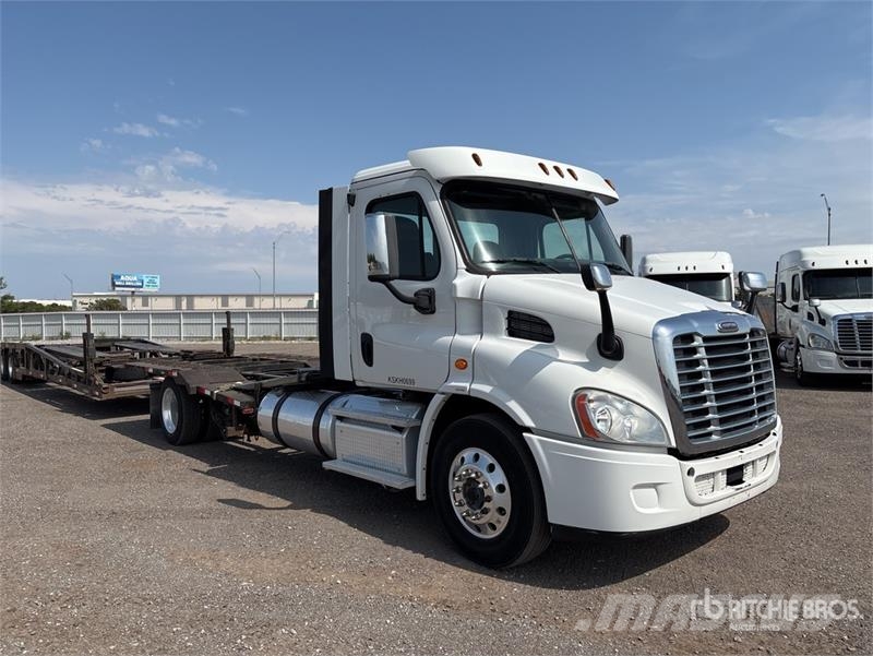 Freightliner Cascadia 113 Camiones portacoches