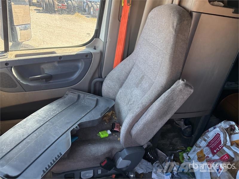Freightliner Cascadia 125 6x4 T/A Sleeper Truck Tractor (Inoper Motrici e Trattori Stradali