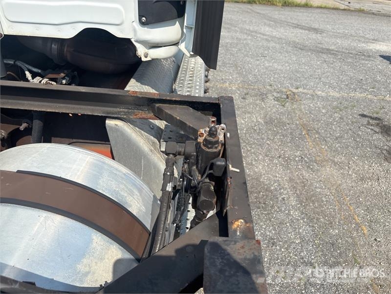 Freightliner Cascadia 113 Camiones portavehículos