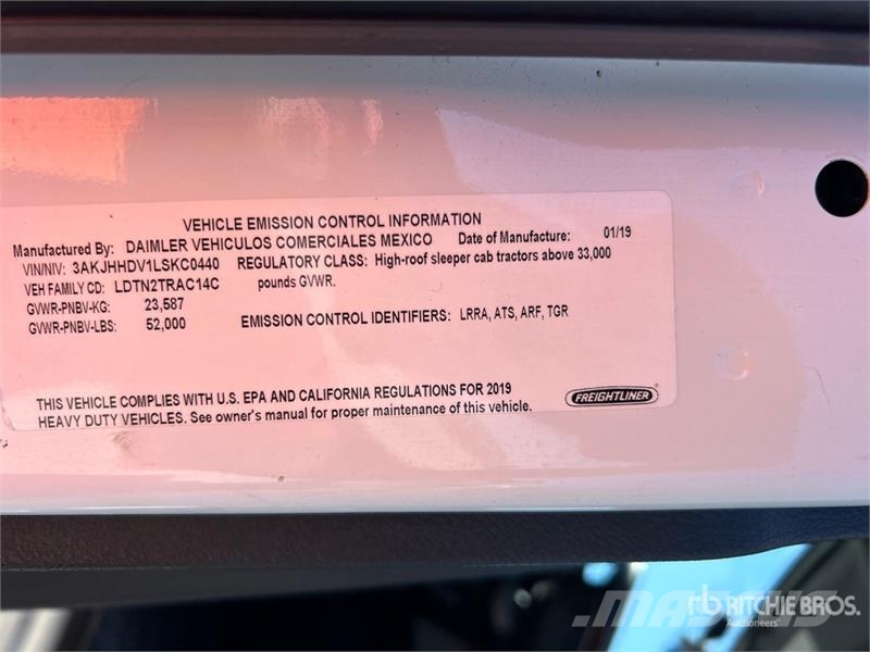 Freightliner Cascadia 126 6x4 T/A Sleeper Truck Tractor Седельные тягачи