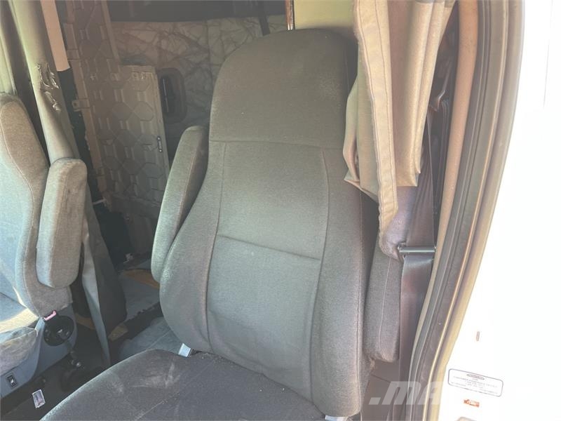 Freightliner Cascadia 125 6x4 T/A Sleeper Truck Tractor Cabezas tractoras