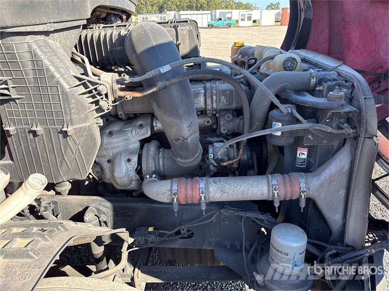 Freightliner Cascadia 126 6x4 T/A Sleeper Truck Tractor Sattelzugmaschinen