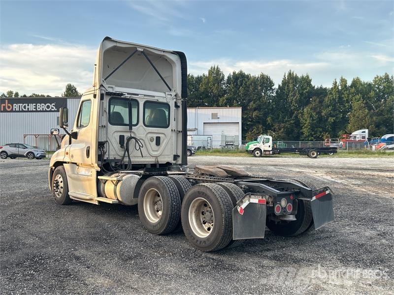 Freightliner Cascadia 125 Τράκτορες