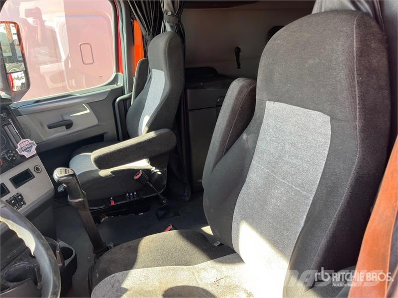 Freightliner Cascadia 126 Autotractoare