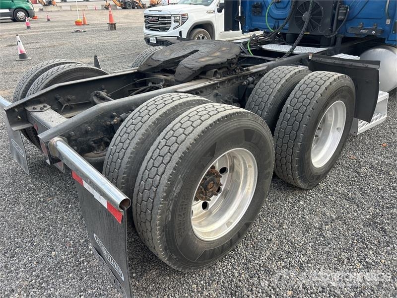 Freightliner Cascadia 126 6x4 T/A Sleeper Truck Tractor Vilcēji