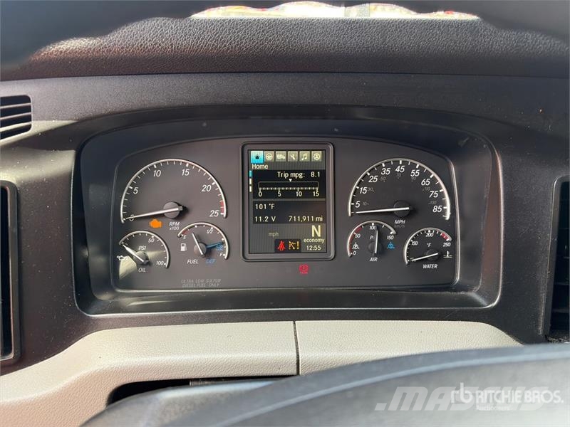 Freightliner Cascadia 126 6x4 T/A Sleeper Truck Tractor Седельные тягачи