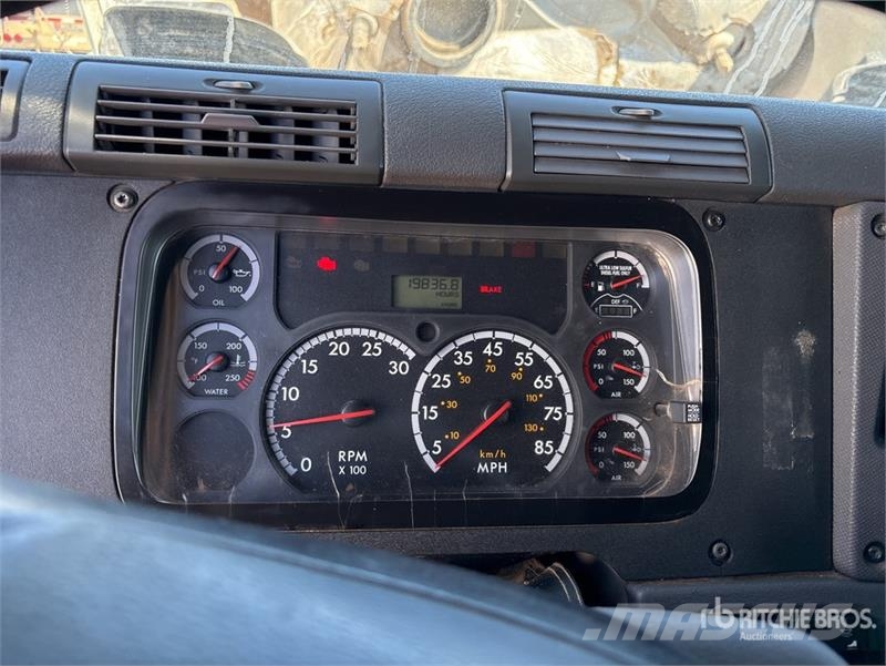 Freightliner Cascadia 125 6x4 T/A Sleeper Truck Tractor Sattelzugmaschinen