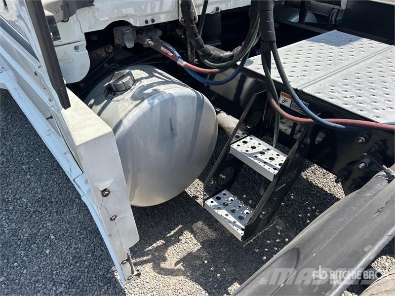 Freightliner Cascadia 126 6x4 T/A Sleeper Truck Tractor وحدات الجر